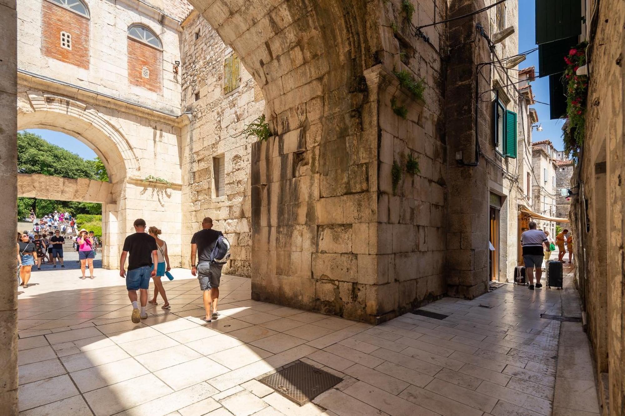 Golden Gate Luxury Rooms - Unique Unesco Location Split Exterior foto
